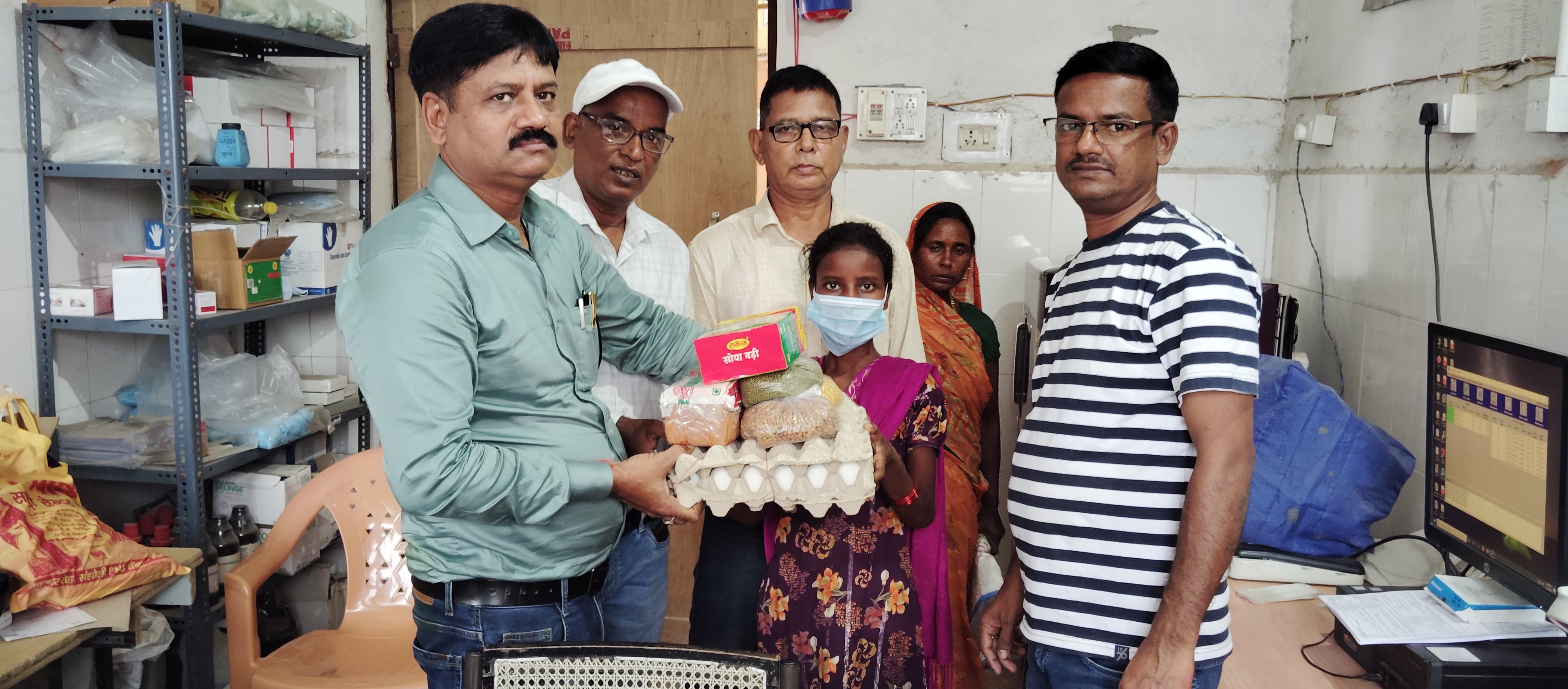 रोहतास: दिनारा में टीबी मरीजों को मिली पोषण की सौगात, फूड बास्केट देकर स्वस्थ जीवन का दिया संदेश