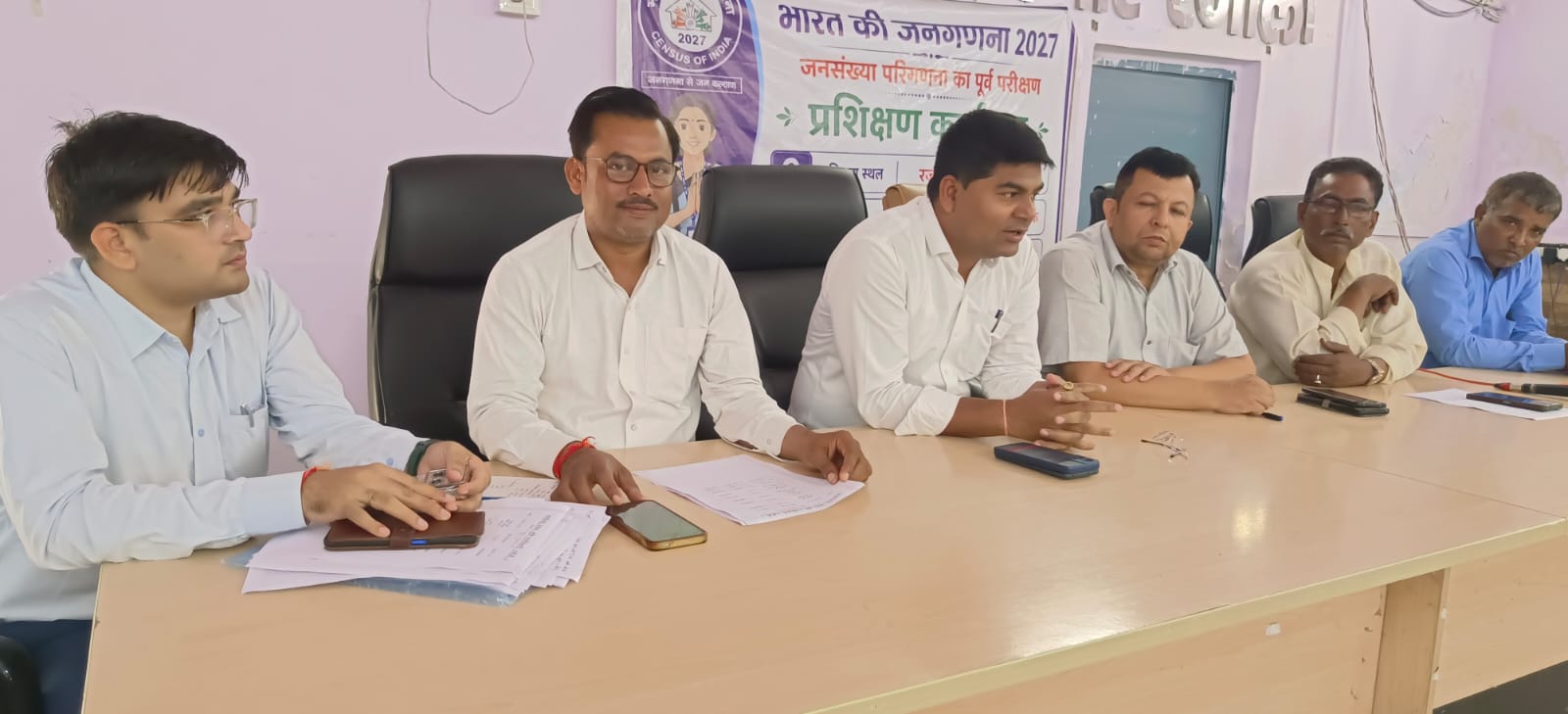 रजौली में किसानों और खाद विक्रेताओं की बैठक, तय कीमत से अधिक वसूली पर होगी कार्रवाई