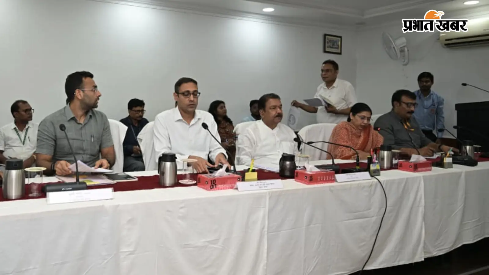 पटना के 26 अंचलों को मंत्री की चेतावनी, बोले- रैंकिंग सुधारें वरना होगी कार्रवाई, जानें क्या दिए निर्देश