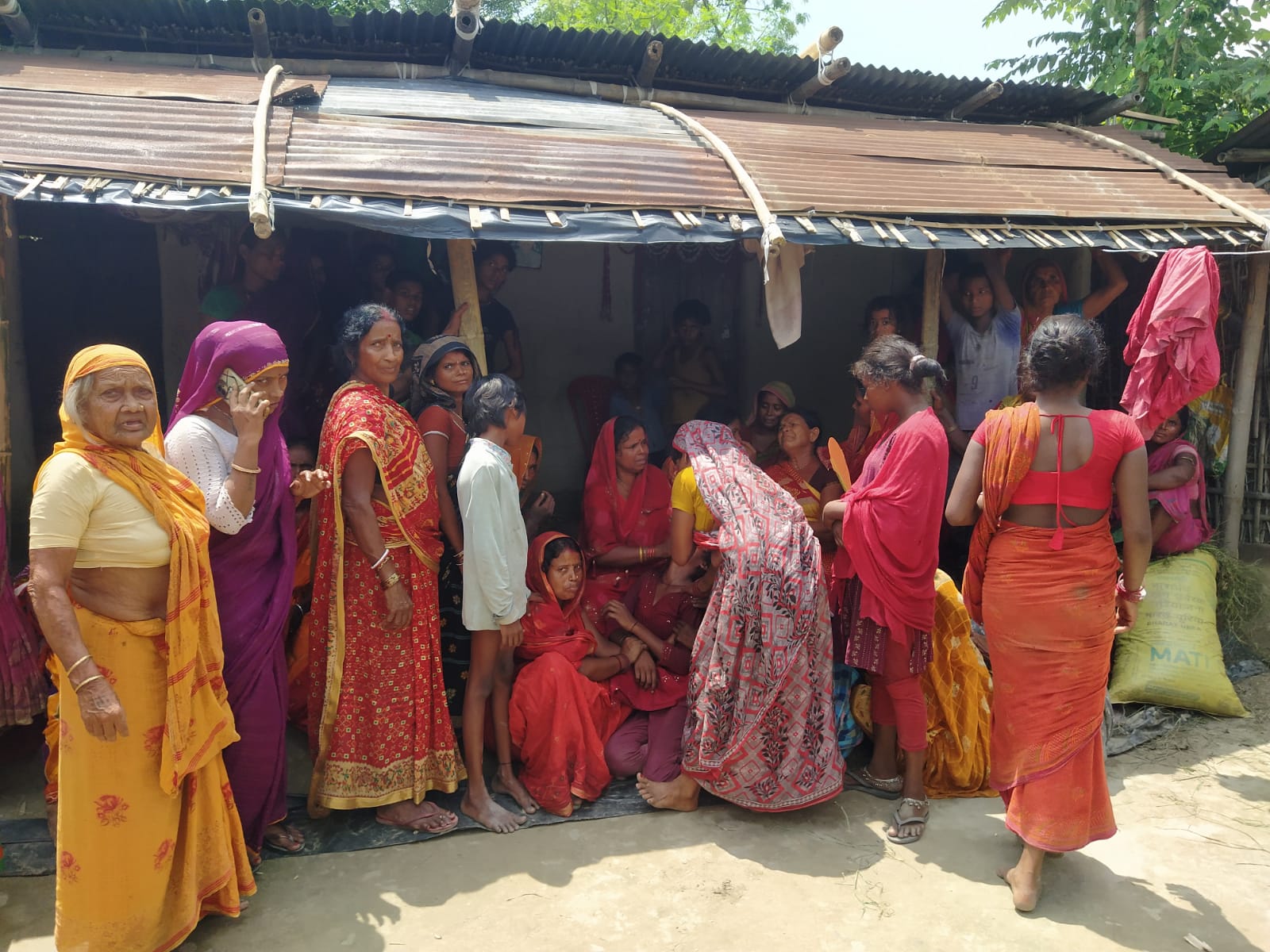 ट्रैक्टर हादसे में तीन महिलाओं की मौत के बाद सिरसिया कला गांव में मातम, परिजनों का रो-रोकर बुरा हाल