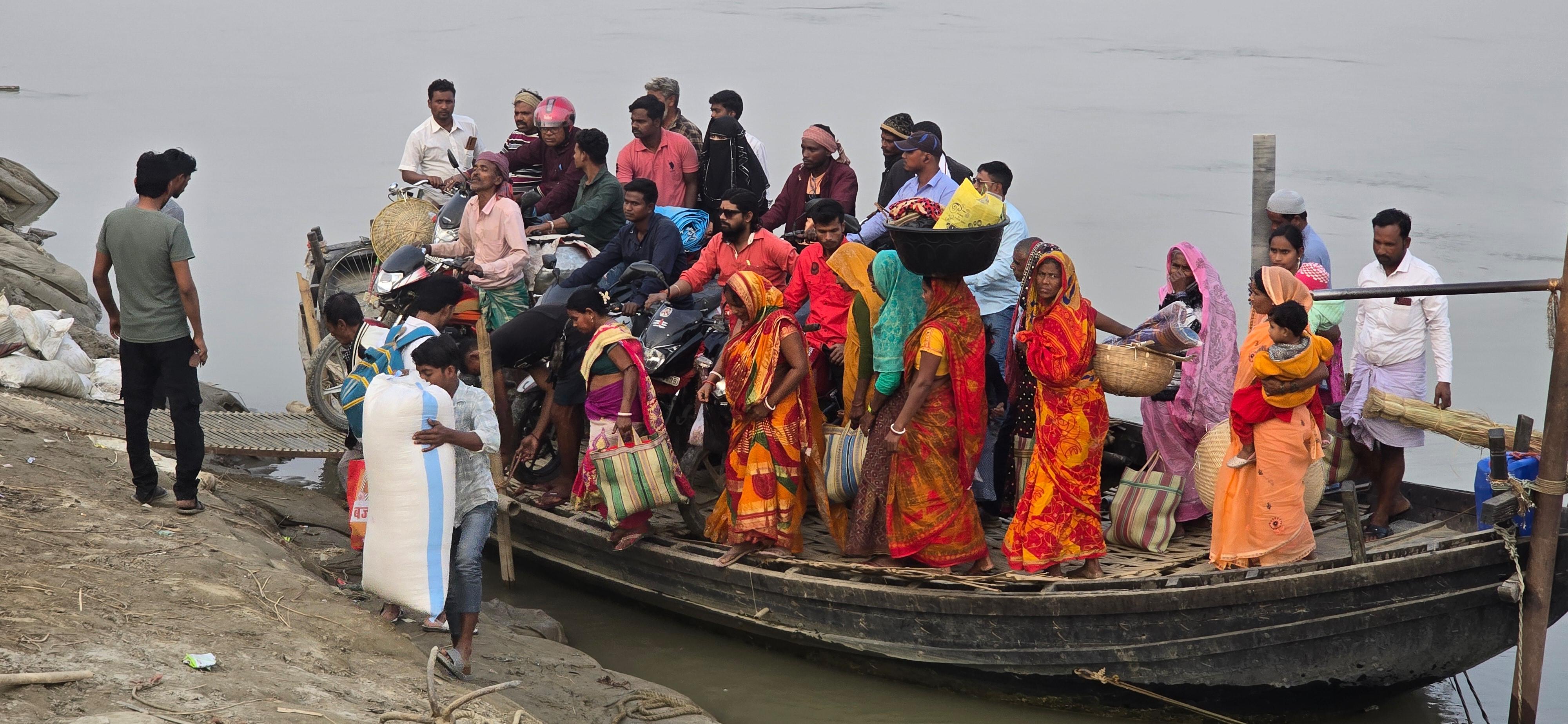 तीन महीने बाद भी नहीं हुई आजमनगर-रोहिया घाट की नीलामी, राजस्व नुकसान और सुरक्षा व्यवस्था पर उठे सवाल