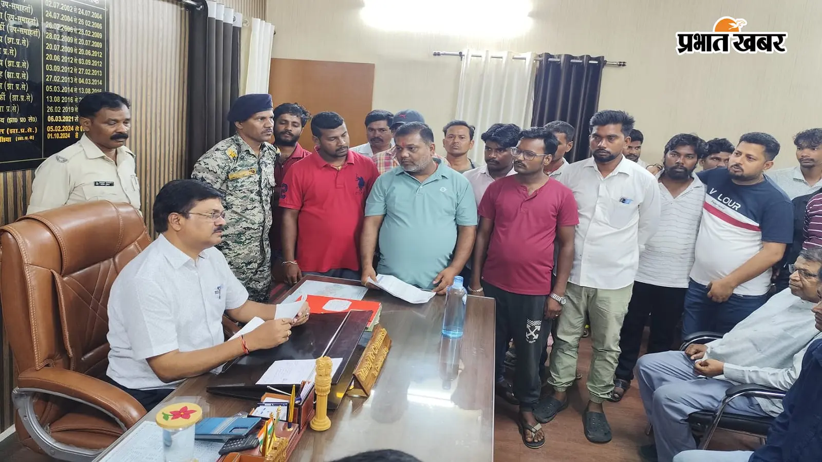 पतरातू में टेंडर के बाद भी तय दर पर नहीं मिल रहा बालू, स्थानीय ट्रक मालिकों में उबाल