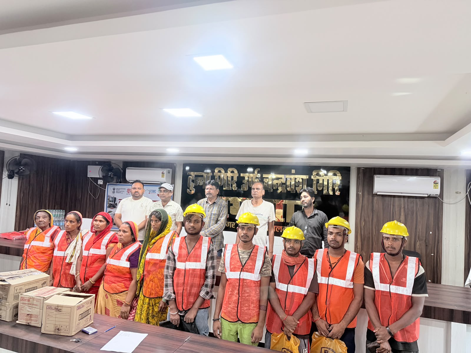 गोपालगंज में 'नमस्ते दिवस' का आयोजन, सीवर और सेप्टिक टैंक कर्मियों को सुरक्षा किट वितरित,सुरक्षित कार्य के लिए किया जागरूक