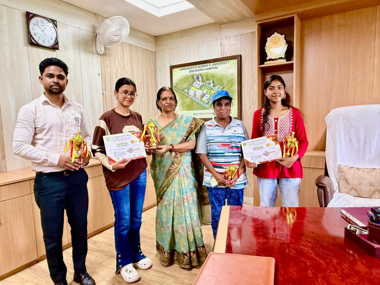 जमशेदपुर महिला विश्वविद्यालय की पूर्णिमा और स्नेहा का उत्कृष्ट प्रदर्शन