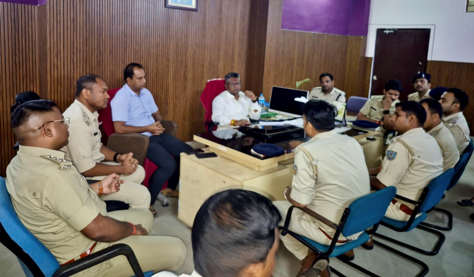 लोगों को सुरक्षित व भयमुक्त वातावरण देना प्रशासन की जिम्मेदारी : सोमेश
