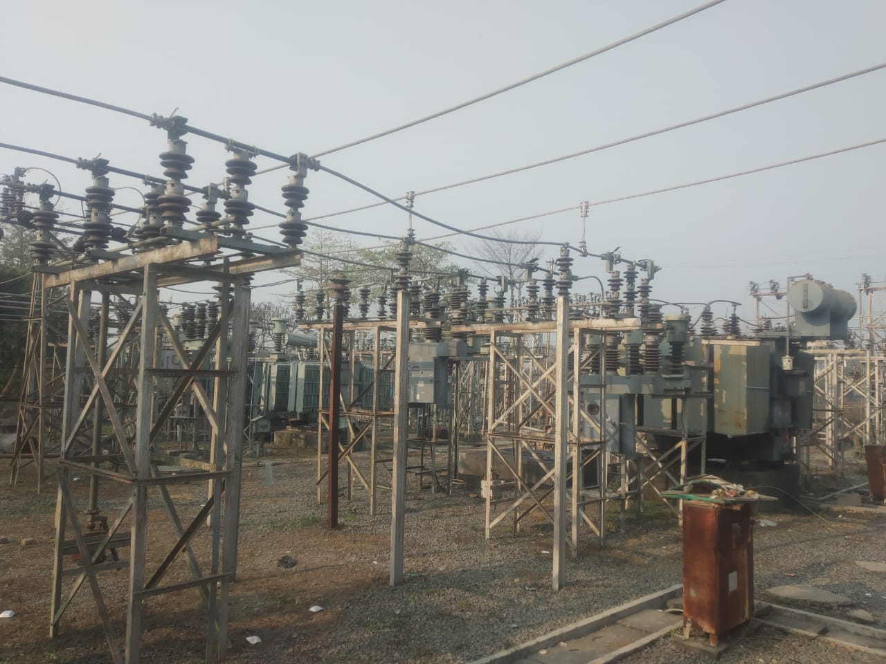 सीवान में जर्जर बिजली व्यवस्था से उपभोक्ता परेशान, 15 घंटे तक गुल रहती है बिजली