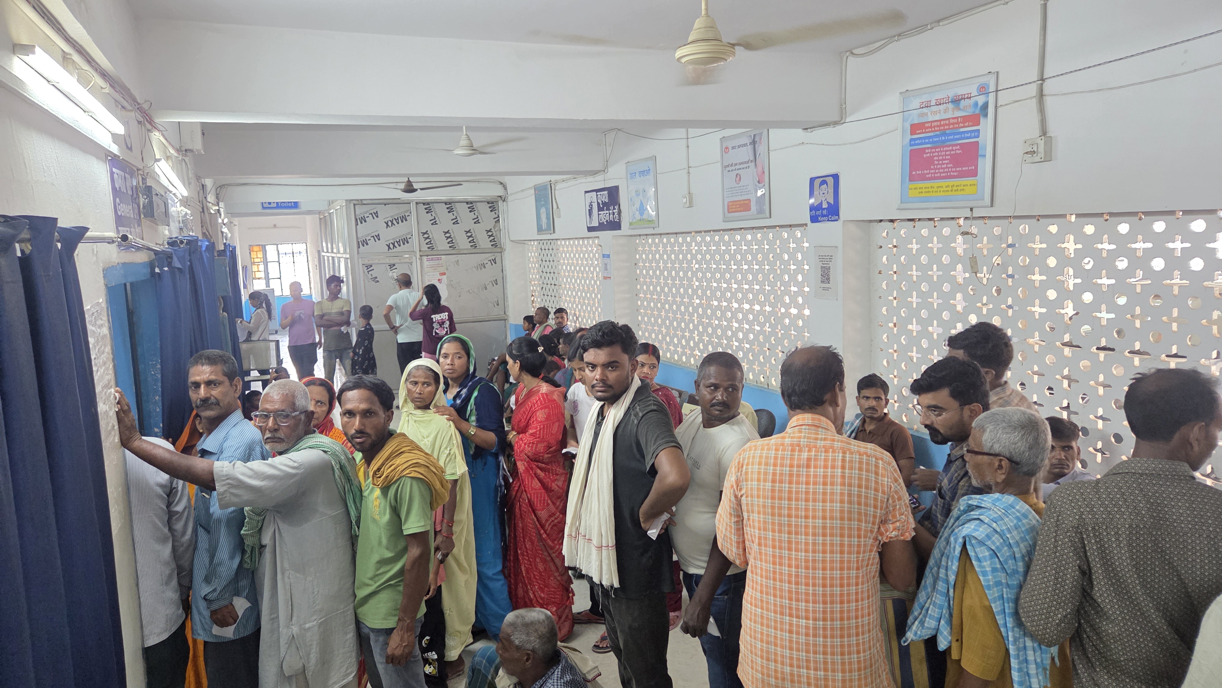 मधेपुरा सदर अस्पताल में मरीजों की भारी भीड़: बदलते मौसम से फैला वायरल बुखार, OPD में संख्या हुई दोगुनी