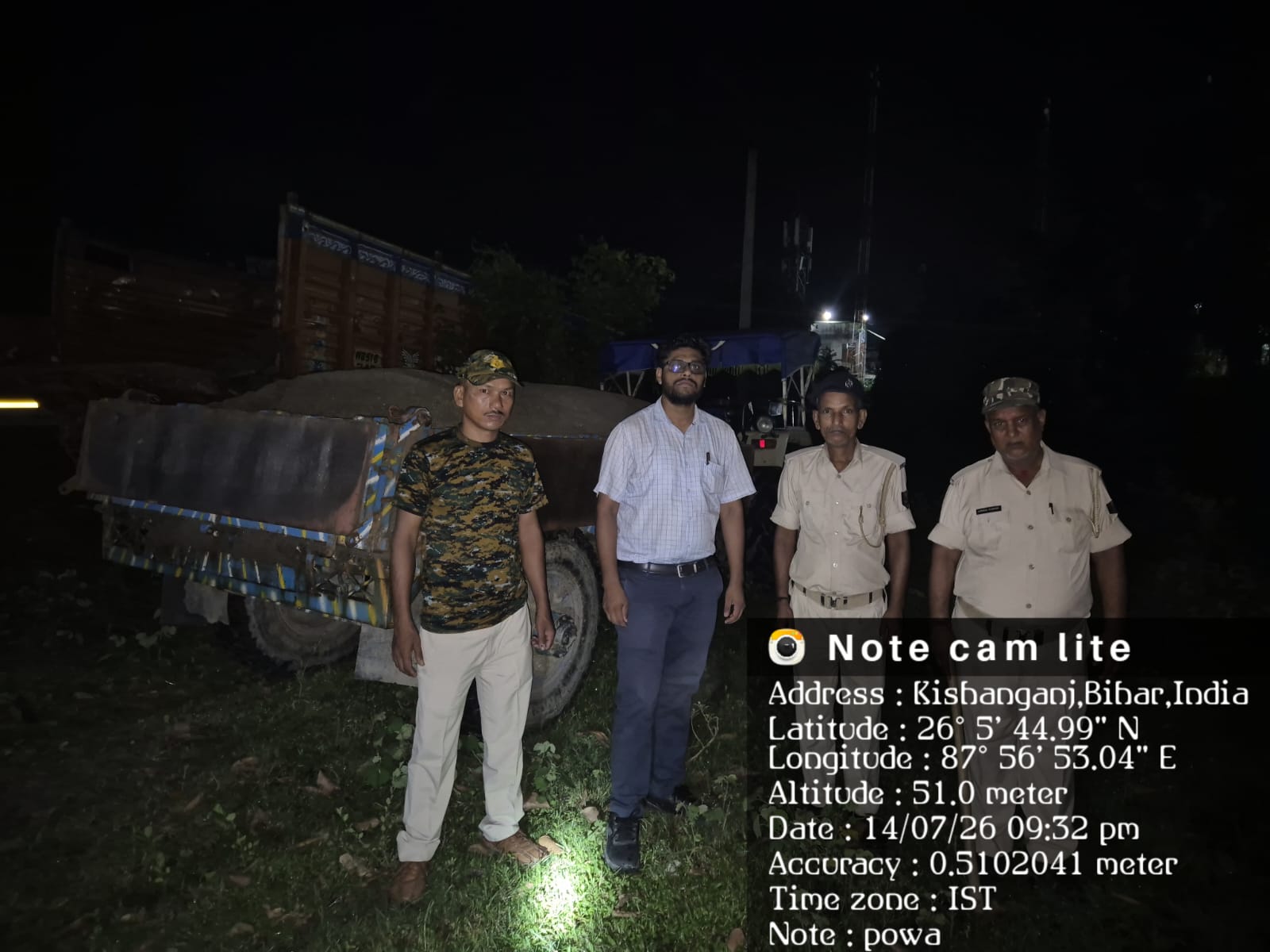 मोतीबाग़ में बिना चालान बालू ले जा रहा ट्रैक्टर जब्त, चालक फरार