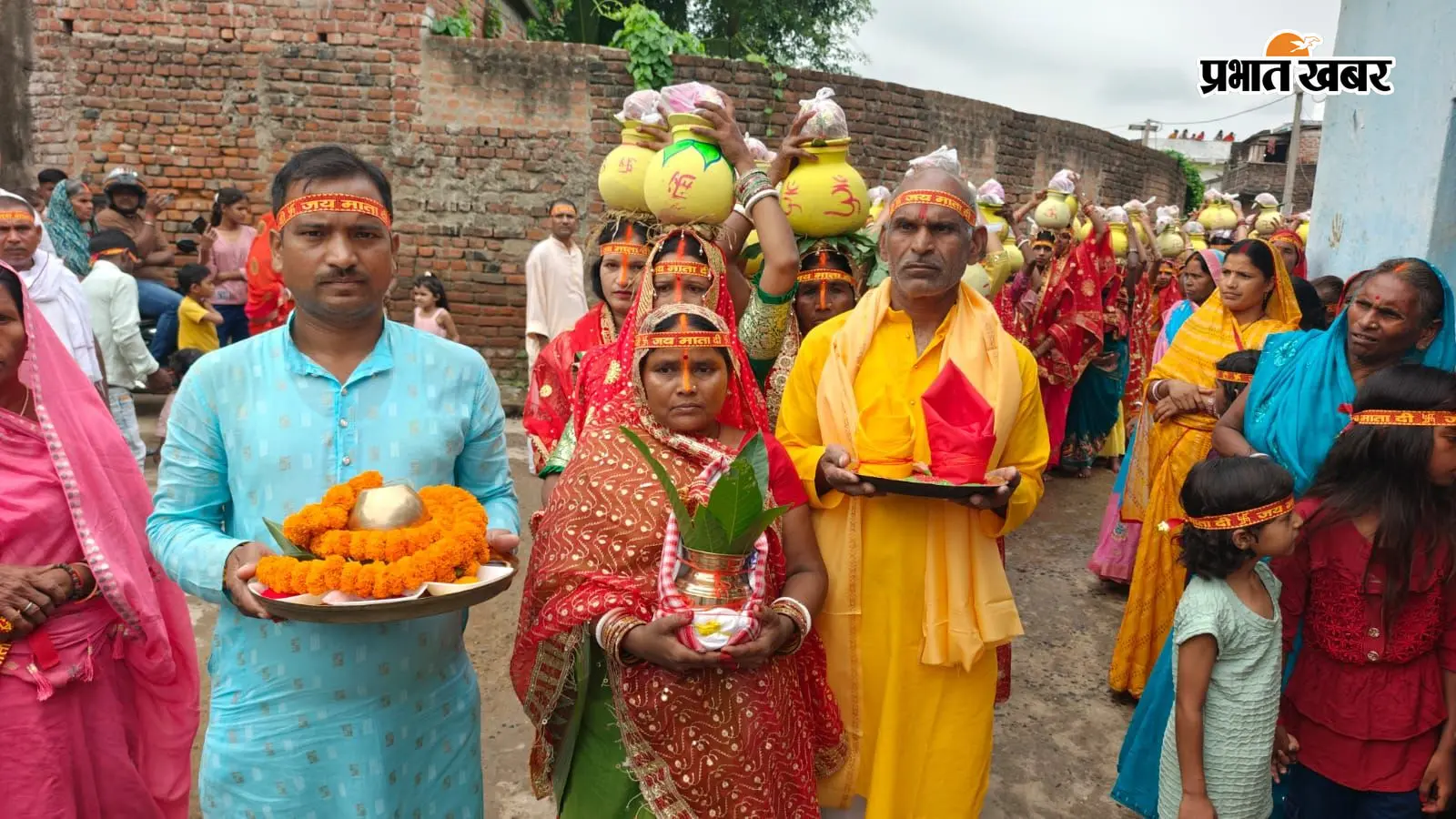 देवी मंदिर जीर्णोद्धार पर निकली भव्य कलशयात्रा, 405 महिलाओं ने सिर पर कलश रखकर लिया भाग