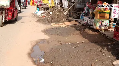 अधूरी नाला सफाई से बढ़ी परेशानी, बारिश में सड़कों पर फैला कचरा, नगर परिषद पर उठे सवाल