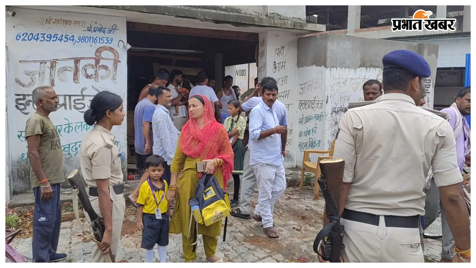 मुजफ्फरपुर में बेखौफ बाइकर्स गैंग: बिजली कर्मी की पत्नी से दिनदहाड़े सोने की चेन झपटी, सीसीटीवी में कैद