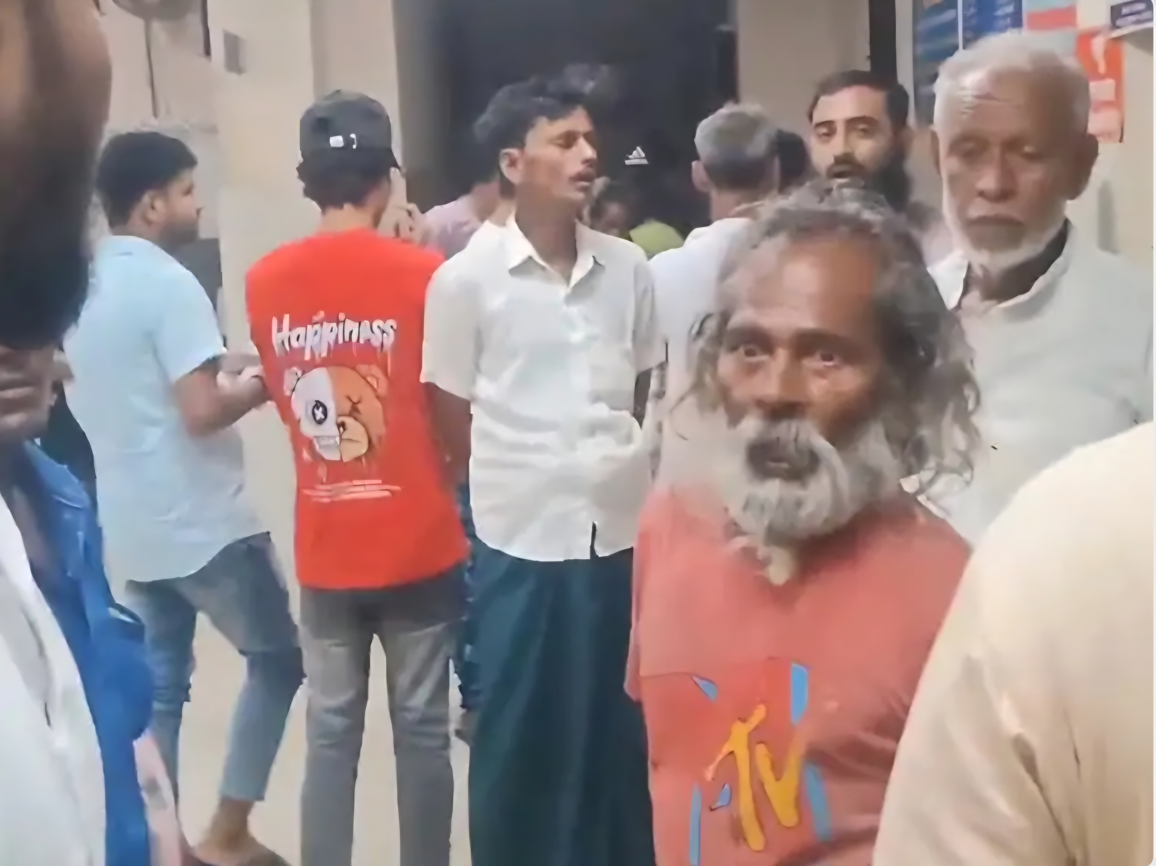 जुगाड़ गाड़ी और सीएनजी ऑटो की टक्कर में महिला की मौत, छह घायल