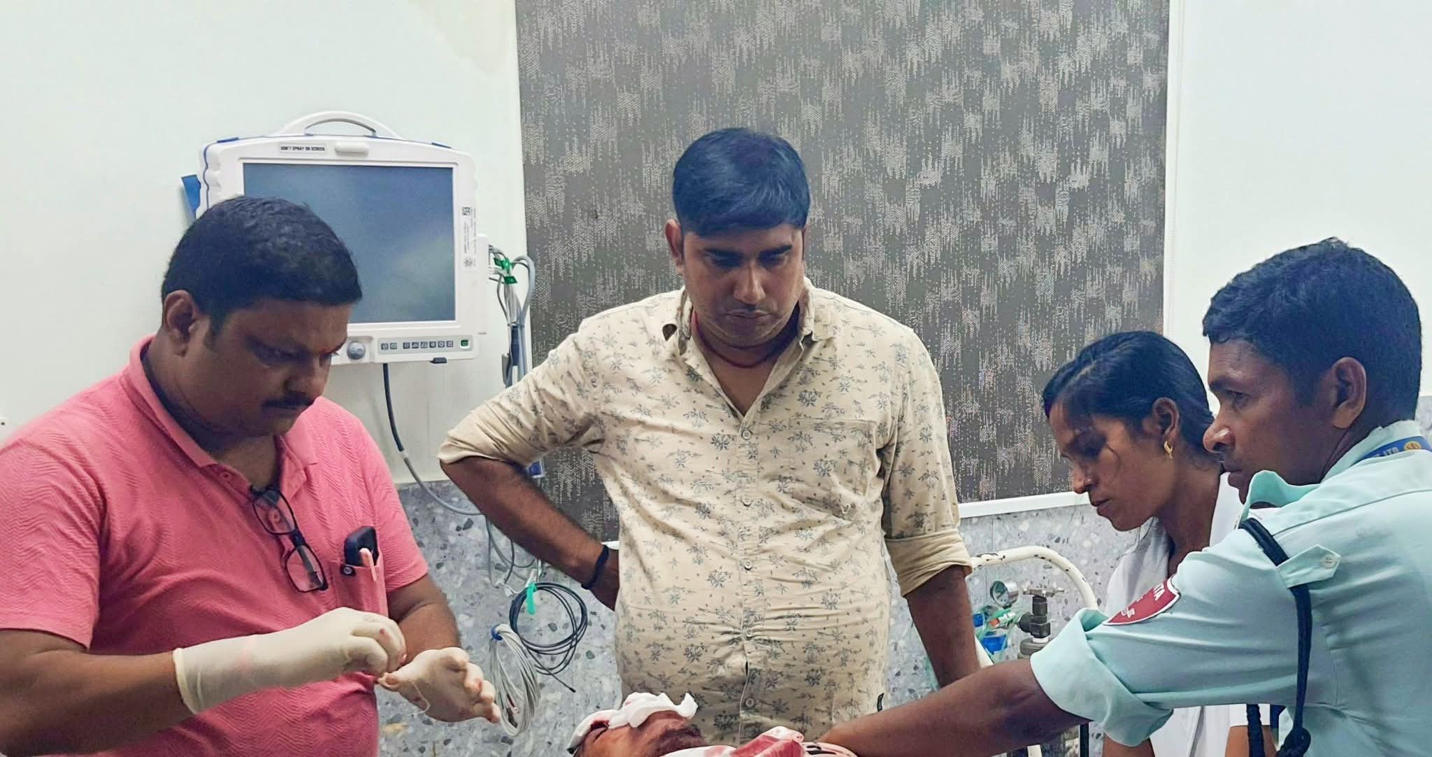 तेज रफ्तार का कहर : कठौन रेलवे ओवरब्रिज के पास दो बाइकों की आमने-सामने टक्कर, तीन युवक गंभीर