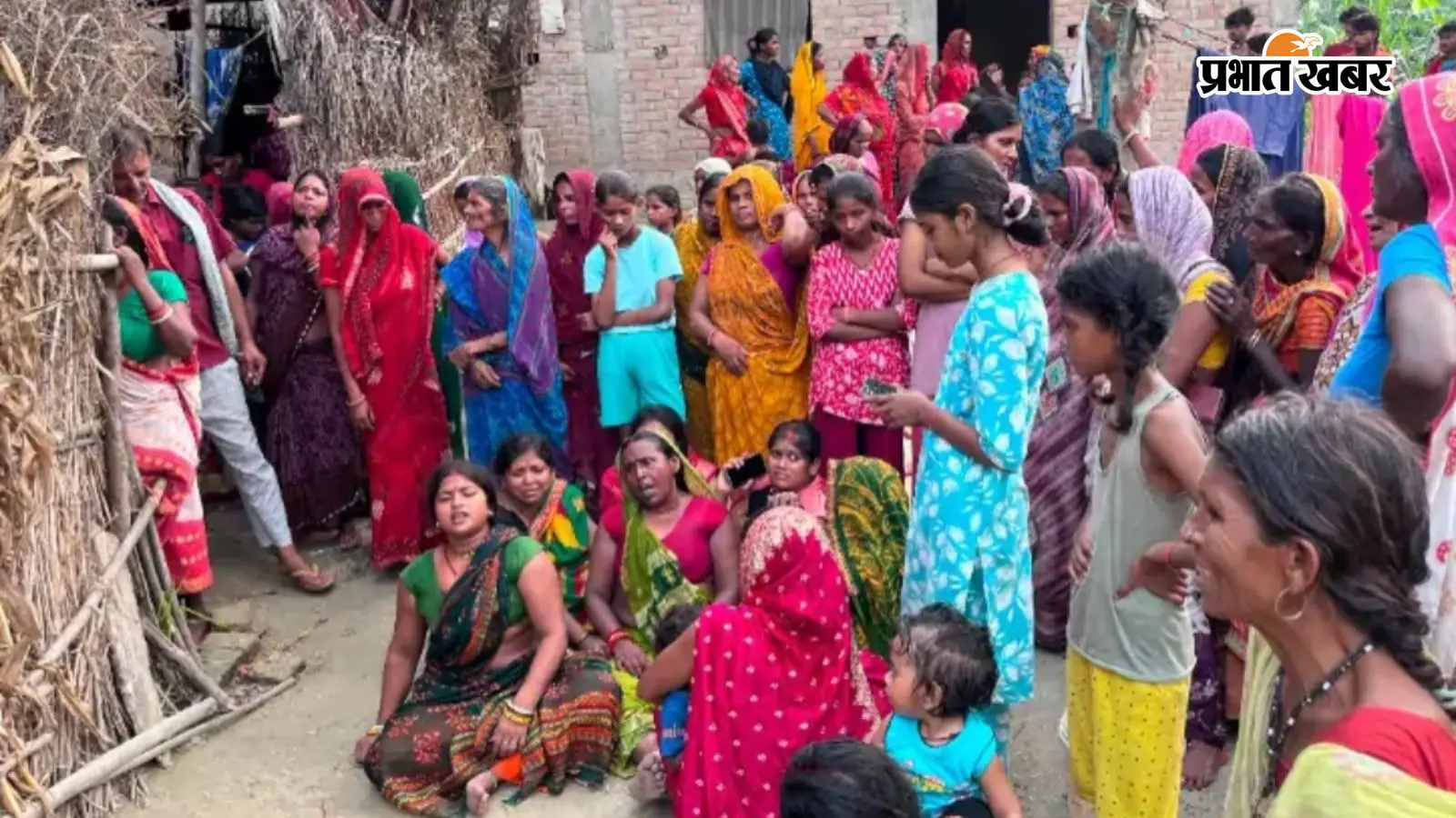 बेगूसराय : पति को घर से बाहर भेजा, कुछ देर बाद कमरे में फंदे से लटका मिला विवाहिता का शव, जांच में जुटी पुलिस