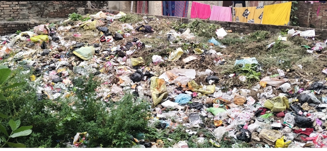 करोड़ों खर्च के बावजूद बलुआ टाल में कूड़े का अंबार, लोगों ने नगर निगम पर उठाए सवाल