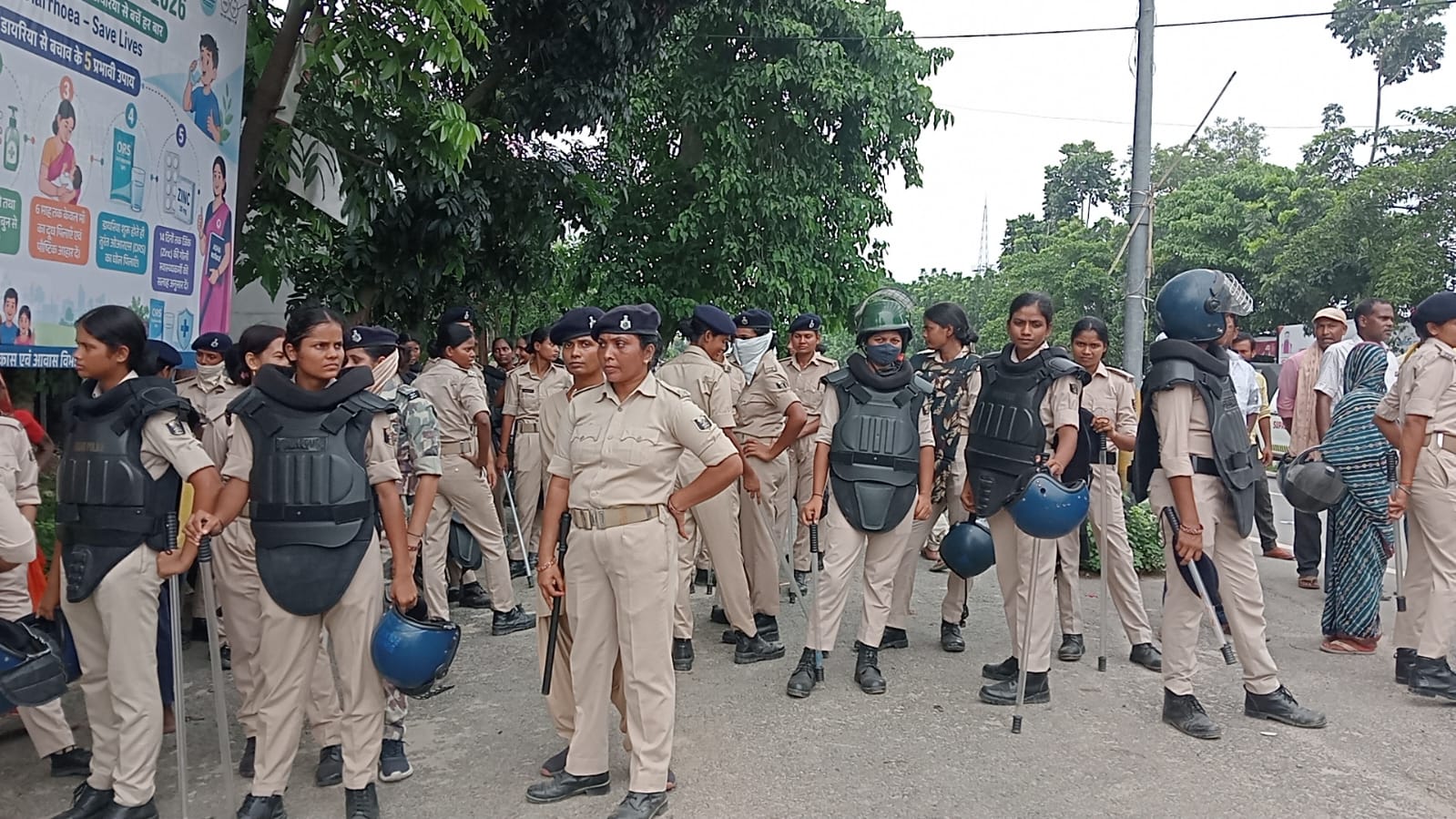 रौशन पंडित हत्याकांड पर सुपौल में जनाक्रोश, कलेक्ट्रेट घेराव के बाद डीएम-एसपी के आश्वासन पर खत्म हुआ प्रदर्शन