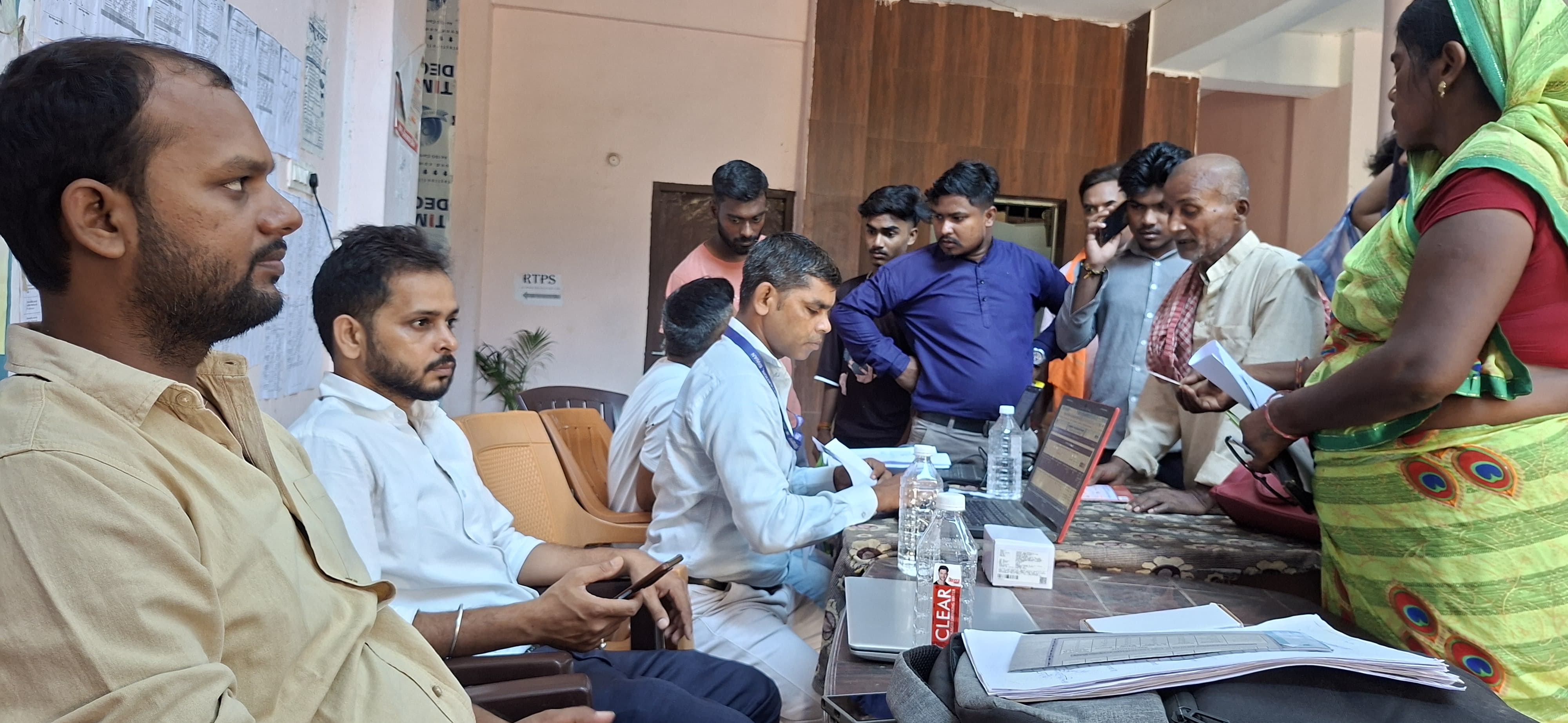 सीवान के दरौंदा में पेंशन त्रुटि सुधार शिविर आयोजित, 15 आवेदन मिले, पांच मामलों का हुआ समाधान