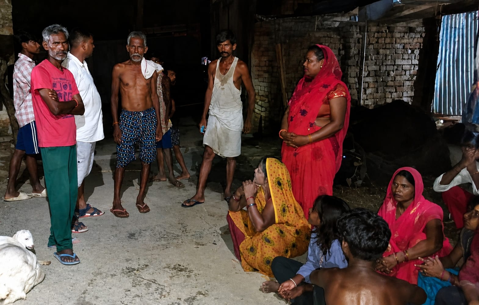 सीवान में शौच से लौट रही युवती को जहरीले सांप ने डसा, हालत बिगड़ने पर सदर अस्पताल रेफर