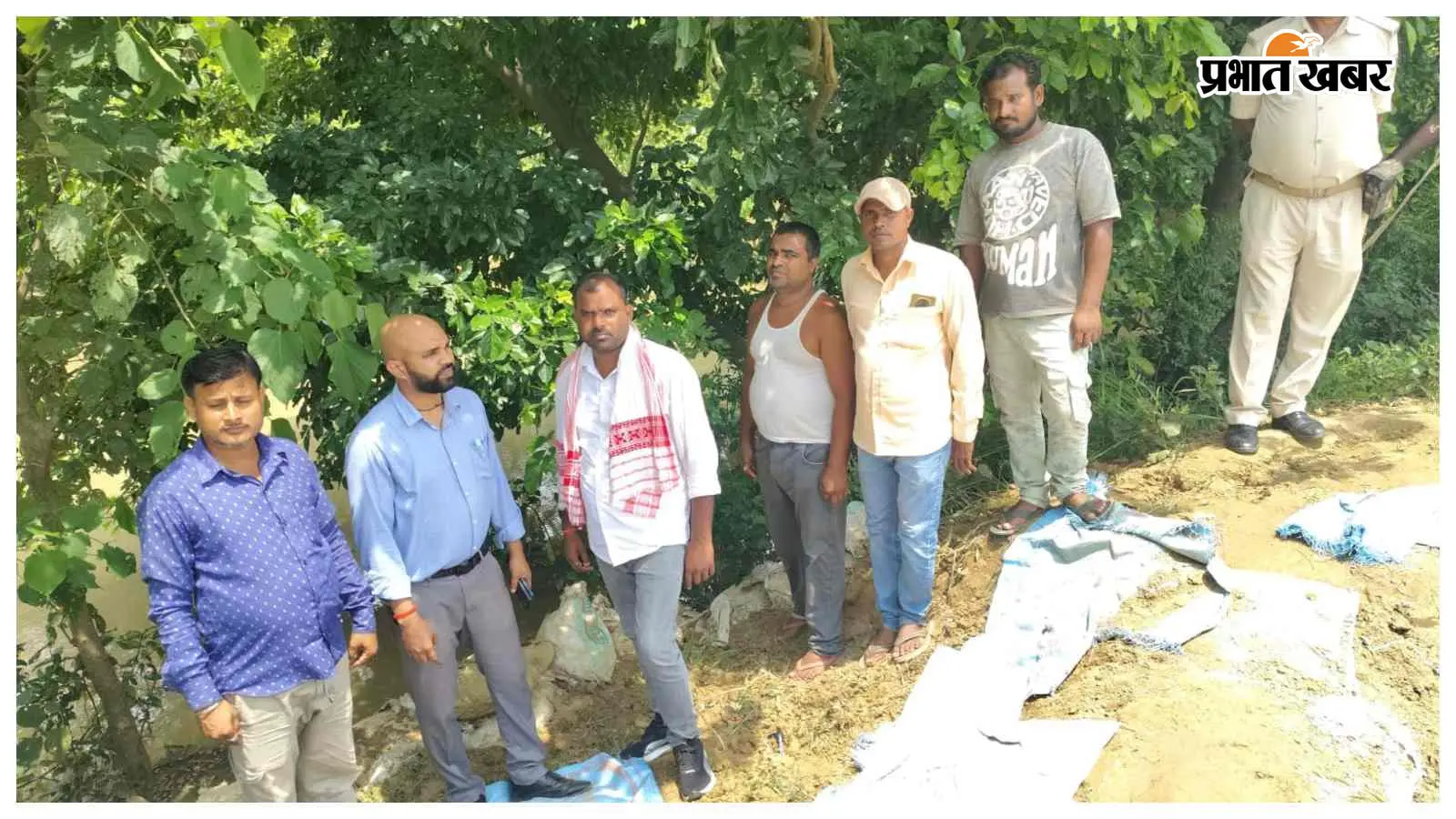 बाढ़ से पहले बंजरिया के तटबंधों का निरीक्षण, कई जगह कमजोर मिले बांध