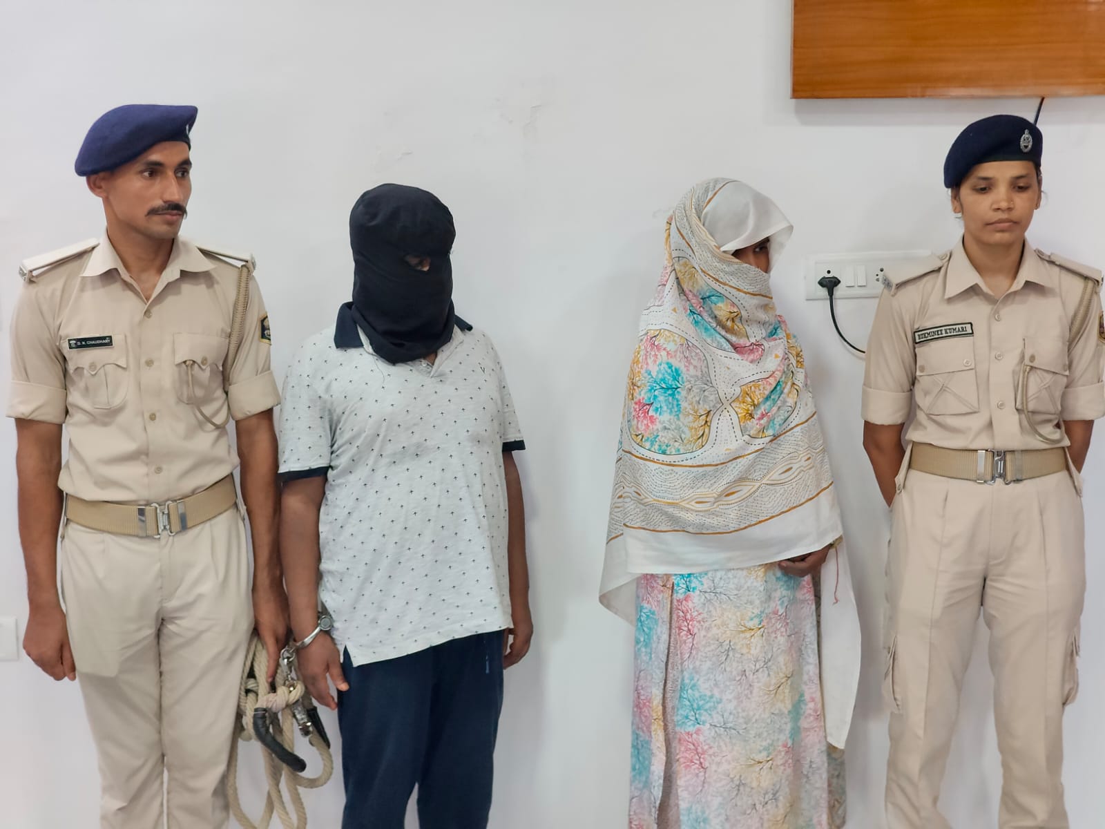 महिलाओं के बैंक खातों का दुरुपयोग कर करोड़ों की साइबर ठगी, पति-पत्नी गिरफ्तार