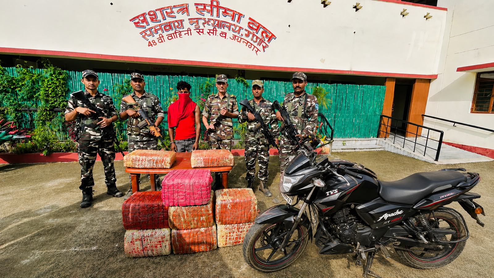 भारत-नेपाल सीमा पर 109 किलो गांजा के साथ तस्कर गिरफ्तार
