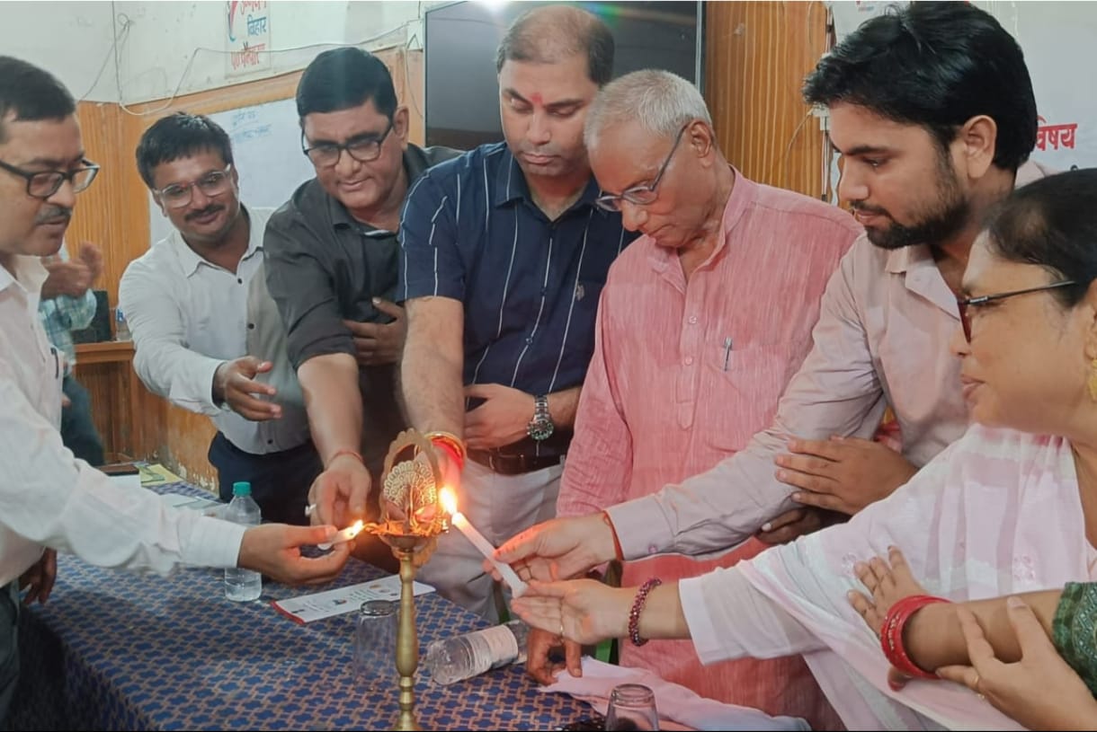 बाल विज्ञान कांग्रेस-2026 को लेकर बेतिया में 102 विज्ञान शिक्षकों का प्रशिक्षण, बताए गए सफलता के मंत्र