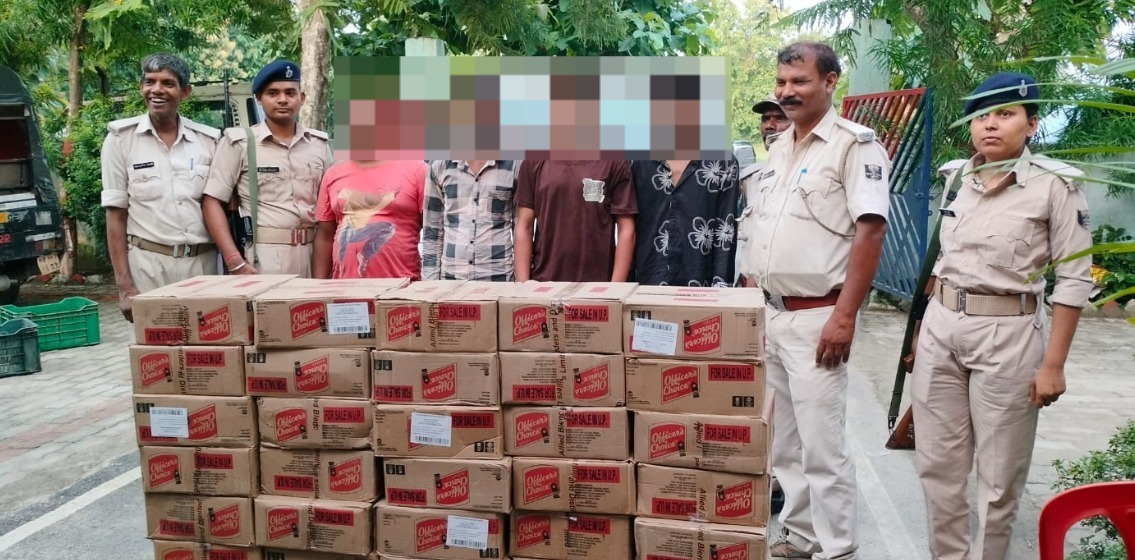 गोपालगंज में 399.06 लीटर शराब बरामद, तीन तस्कर गिरफ्तार, बोलेरो और बाइक जब्त