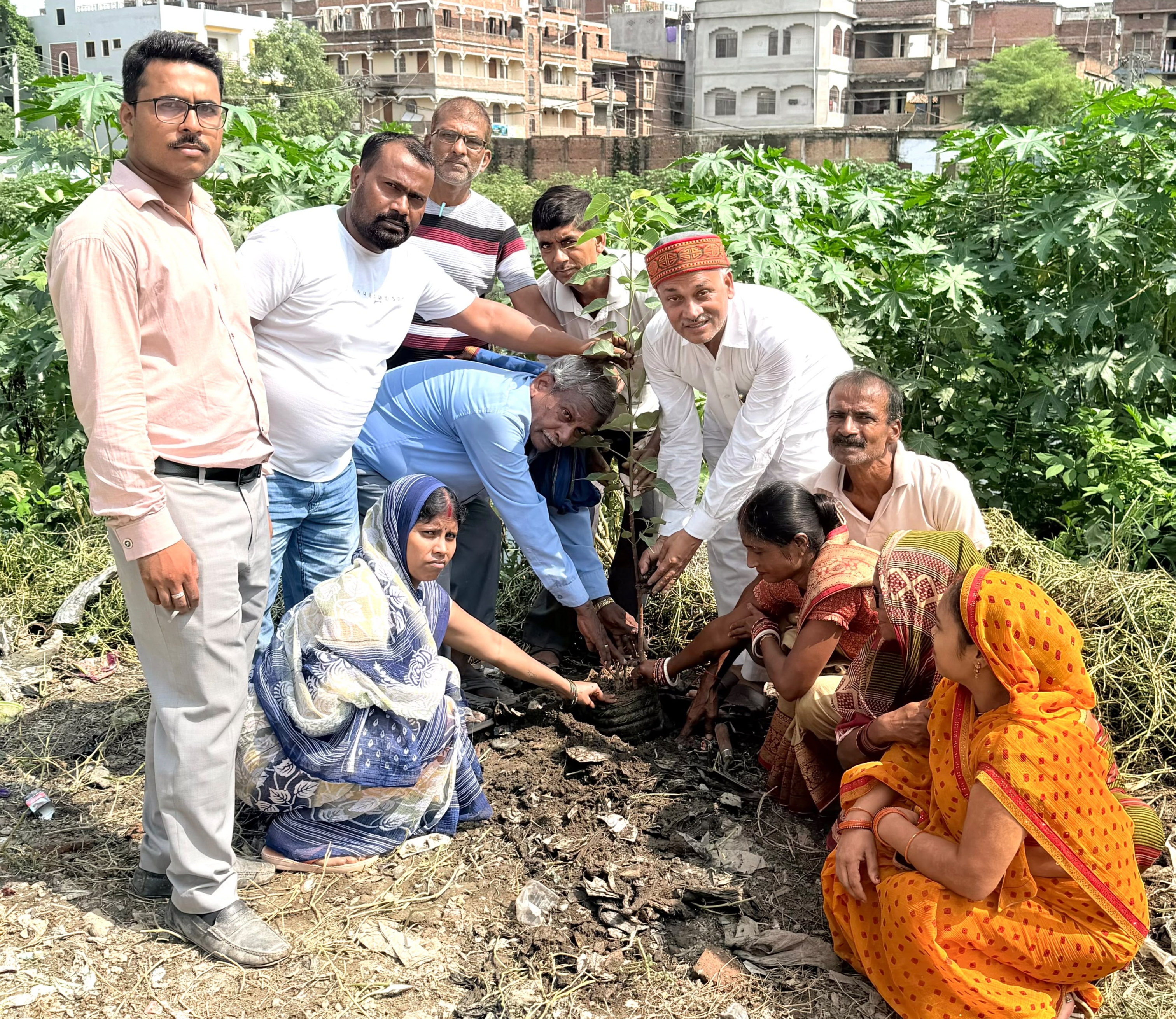 सारण: शिल्पी पोखरा पार्क में पीपल का पौधारोपण, पर्यावरण संरक्षण का दिया संदेश
