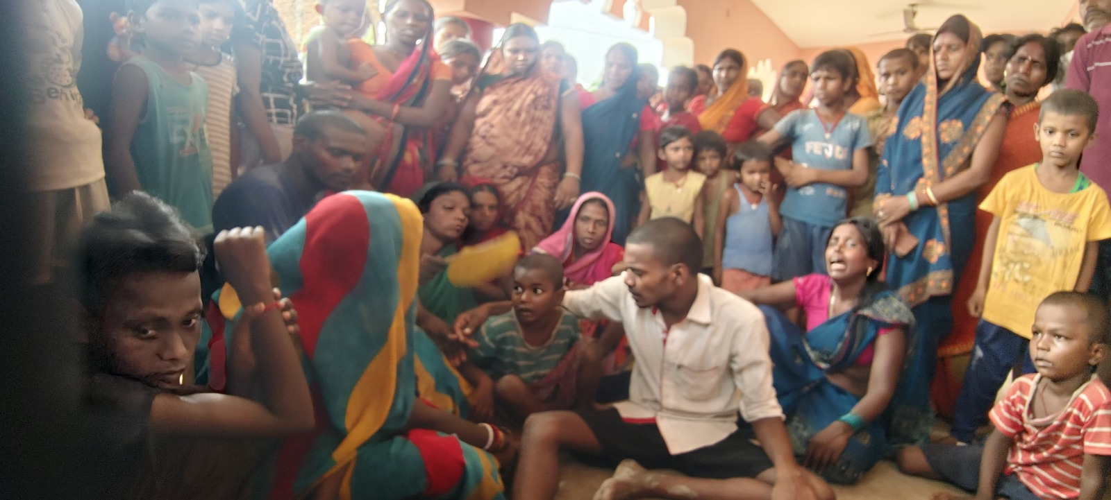 रोते बिलखते परिजन