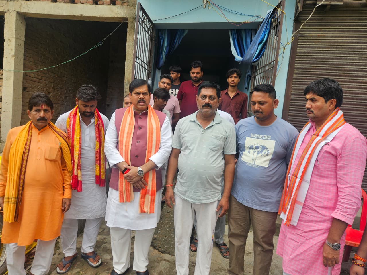 गोपालगंज: दुबई में युवक की मौत पर शिक्षा मंत्री पहुंचे थावे, परिजनों को हरसंभव सहायता का दिया भरोसा