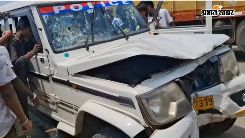 नालंदा : पुलिस बोलेरो और बाइक की टक्कर में युवक की मौत, आक्रोशित ग्रामीणों ने किया सड़क जाम