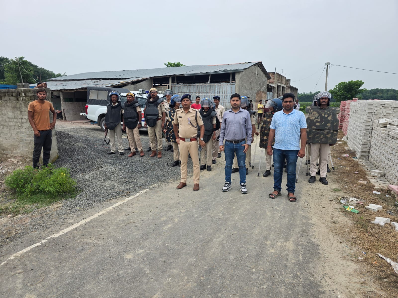 डीसीएलआर के आदेश पर सिंहेश्वर में जमीन पर दिलाया गया दखल-कब्जा, पुलिस बल की मौजूदगी में हुई कार्रवाई