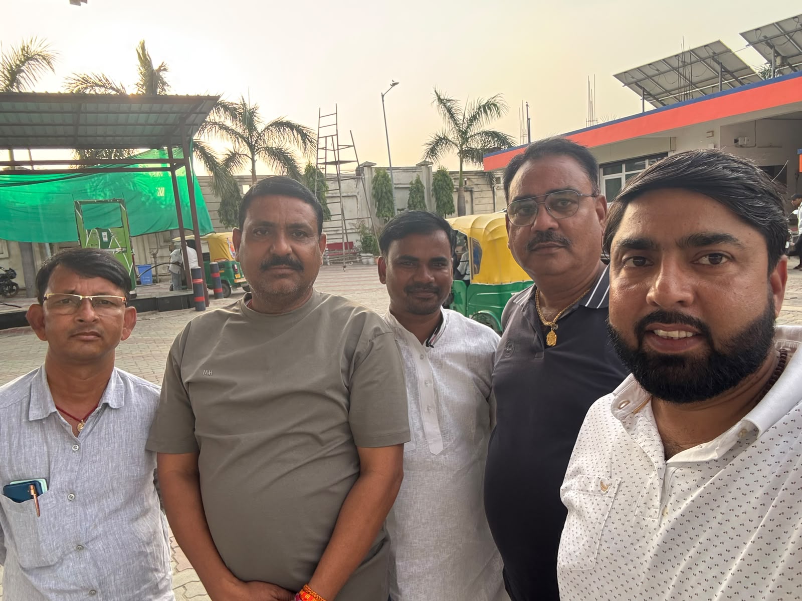 वाराणसी पंच सम्मेलन में शामिल होने रवाना हुए हसनपुरा के मुखिया, पंचायत सशक्तिकरण पर होगी चर्चा