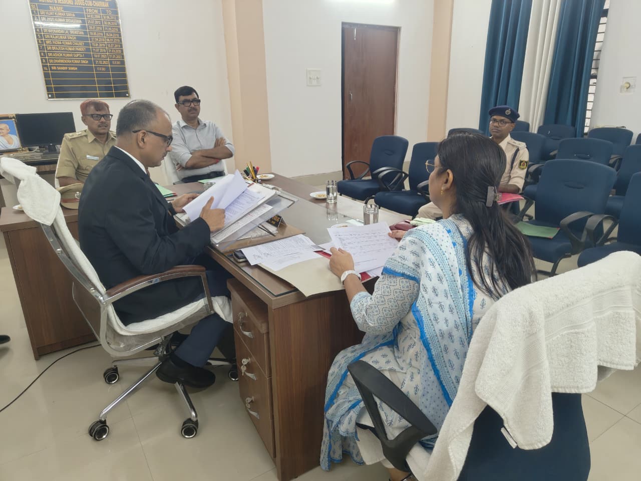 अंडर ट्रायल रिव्यू कमेटी की बैठक में बंदियों के मामलों की समीक्षा, पात्र कैदियों को मिलेगी कानूनी सहायता