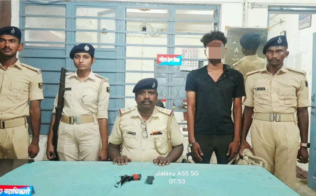 पानापुर पुलिस ने छापेमारी कर देशी पिस्टल के साथ दो अभियुक्त को किया गिरफ्तार