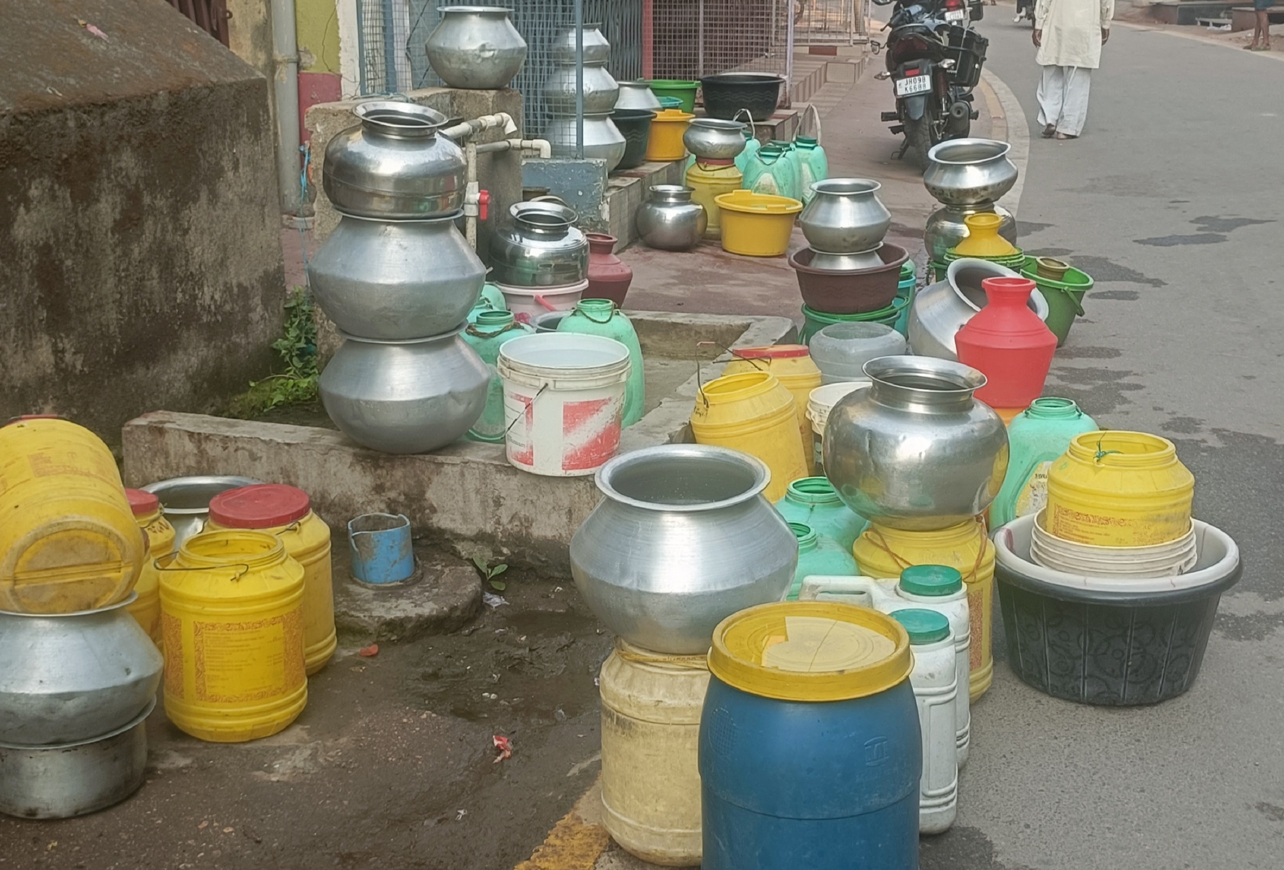 चास में तीन दिनों से जलापूर्ति ठप, लोगों को हुई परेशानी
