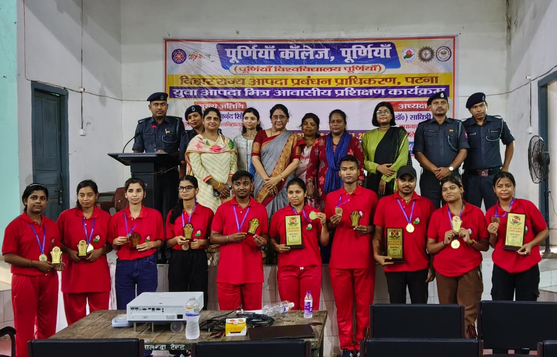 पूर्णिया कॉलेज में जिलास्तरीय आपदा मित्र आवासीय प्रशिक्षण का समापन