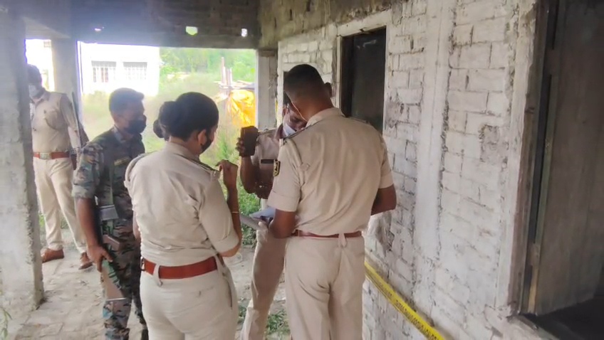 समस्तीपुर कॉलेज में परित्यक्त भवन से मिला अज्ञात युवक का सड़ा- गला शव, हत्या की आशंका