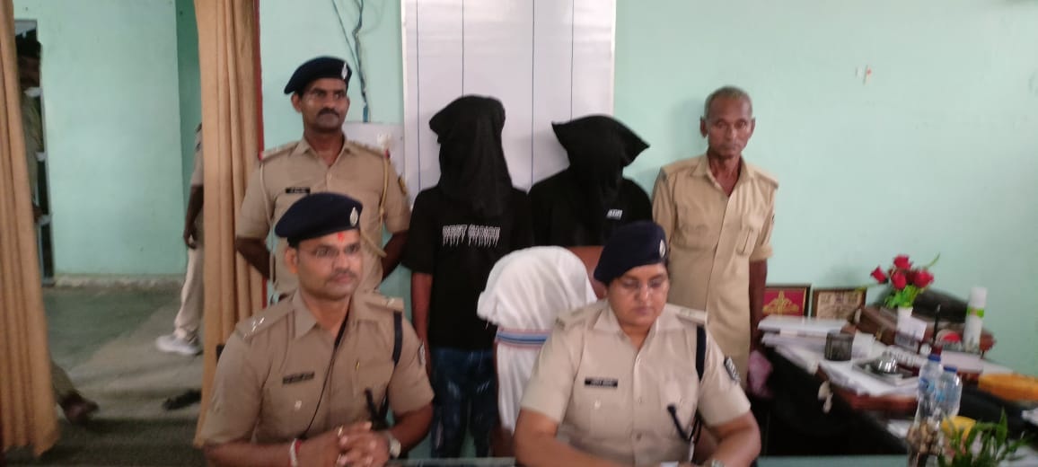 पुपरी पुलिस ने चोरी का किया खुलासा, दो चोर गिरफ्तार, सुनार फरार