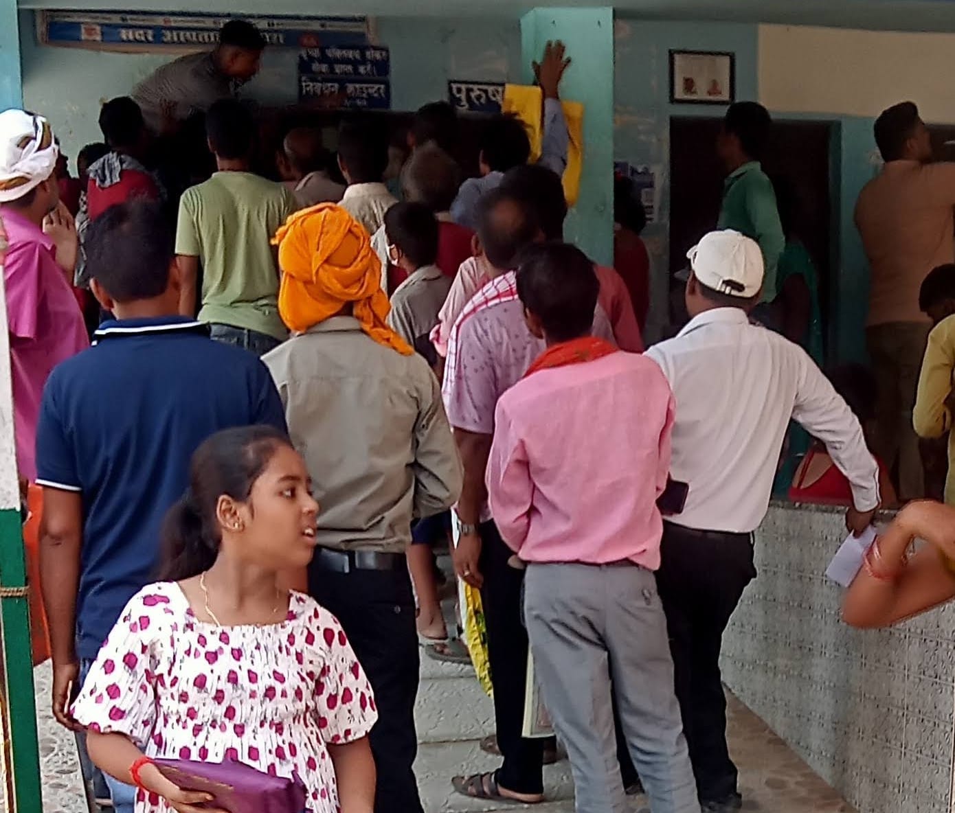 बदलते मौसम का सेहत पर असर, वायरल की चपेट में आ रहे लोग