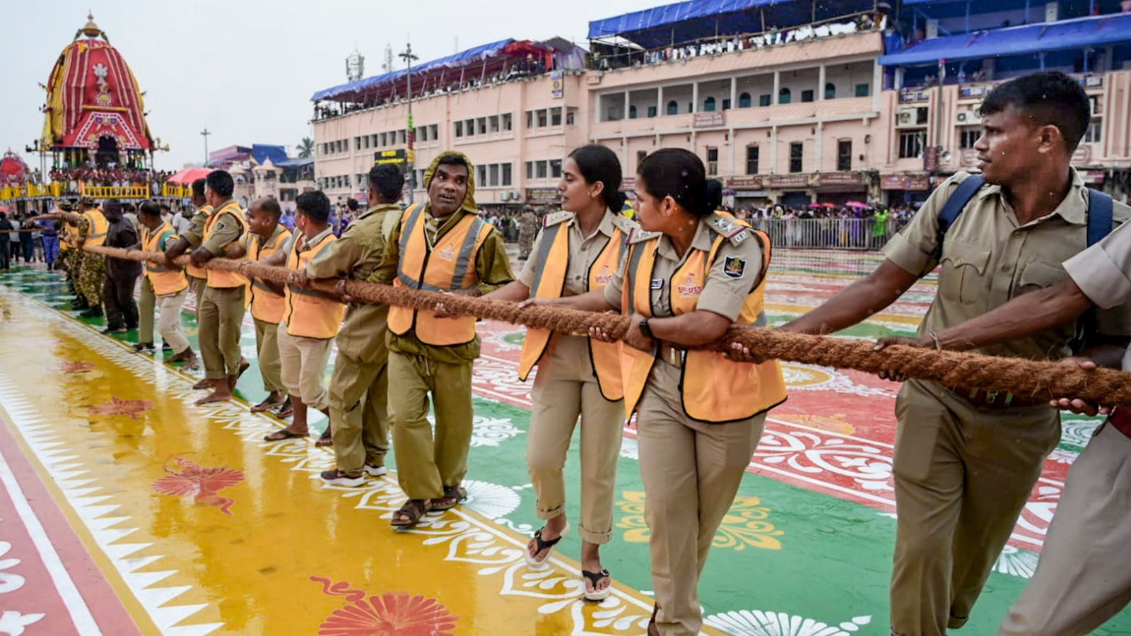 समुद्र तट पर 500 ‘लाइफगार्ड’ तैनात