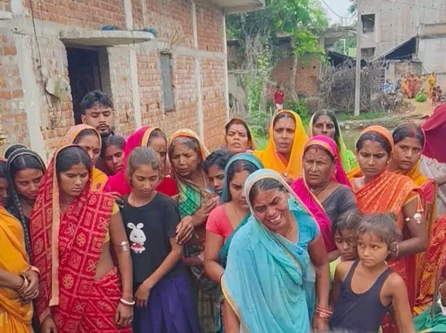 कटोरिया के 10 साल के सुमन पर टूटा दुखों का पहाड़, माता-पिता को खोने के बाद सरकारी सहारे की मांग