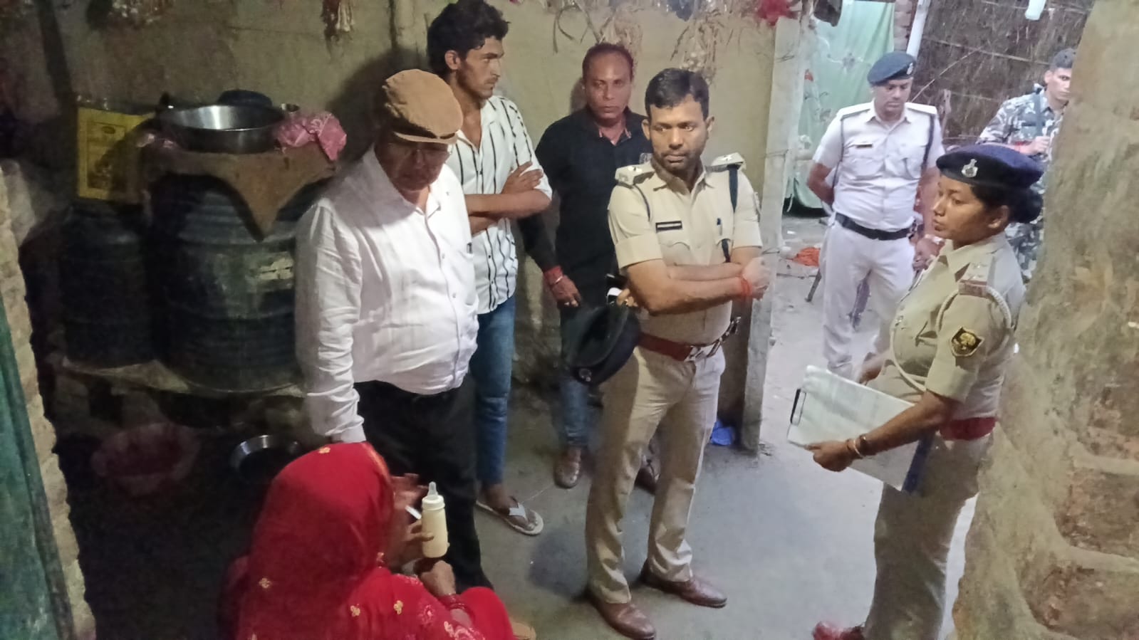 शादी के ढाई महीने बाद विवाहिता की संदिग्ध मौत, फंदे से लटका मिला शव