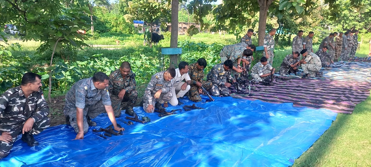 गोलमुरी पुलिस केंद्र में टाइगर जवानों को मिला वेपन हैंडलिंग का प्रशिक्षण
