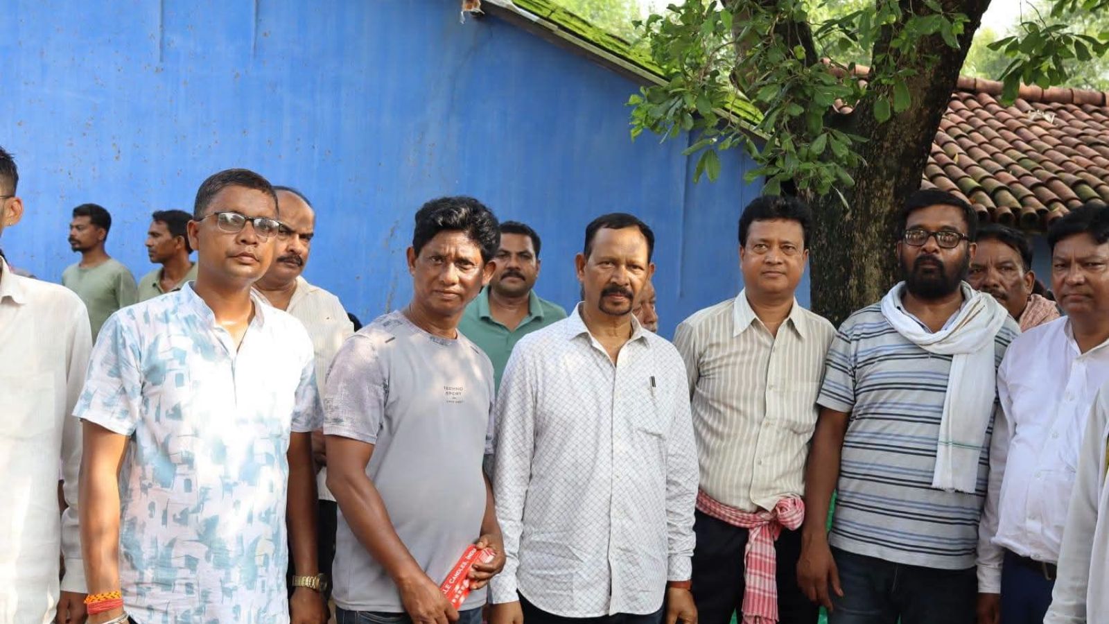 स्व दामु बानरा के अंतिम दर्शन को पहुंचे मंत्री दीपक बिरुआ
