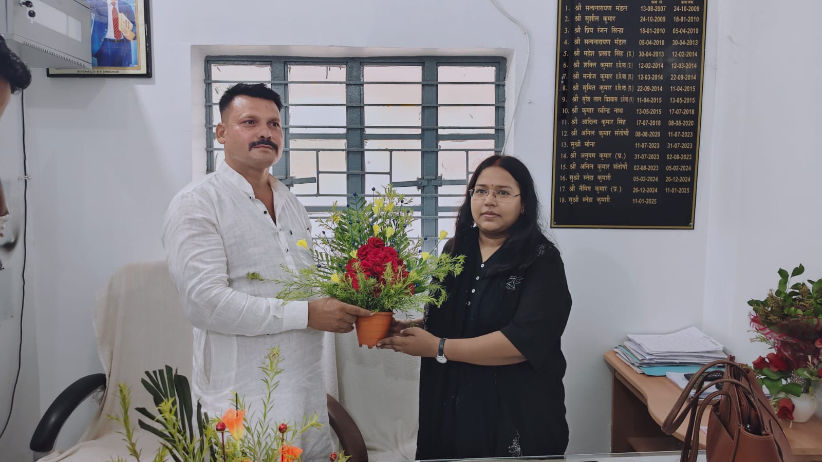 अमदाबाद की नई सीओ हिंदुजा भारती से मिले जनप्रतिनिधि: बाढ़, महाभयानक कटाव और अगजनी की समस्याओं से कराया अवगत
