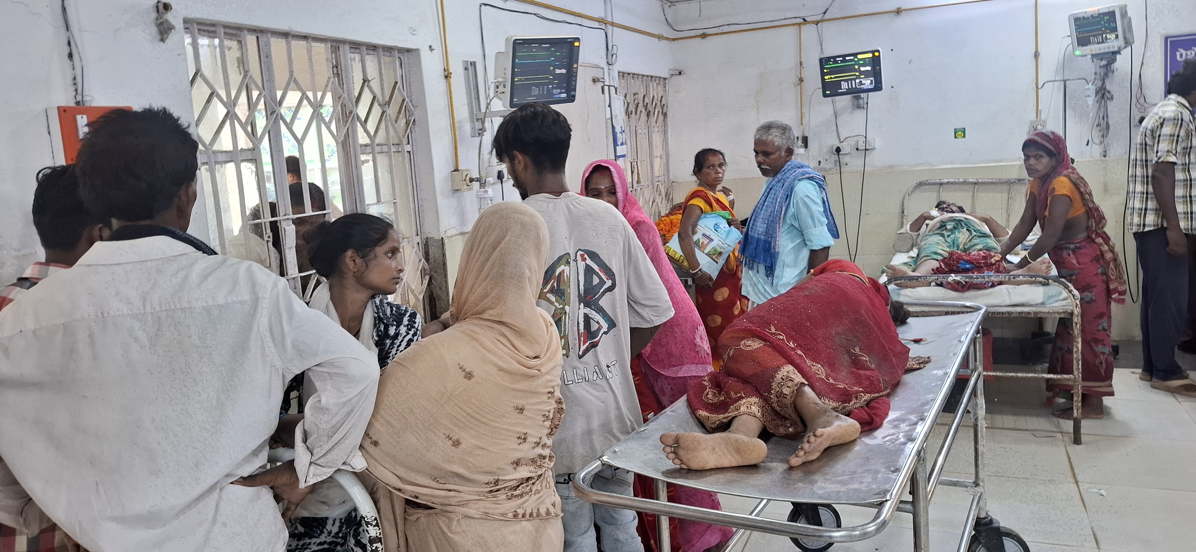 पूर्णिया में स्मैक पीने से रोका तो पिता और भाई को चाकू व लाठी-डंडों से गोदकर किया लहूलुहान