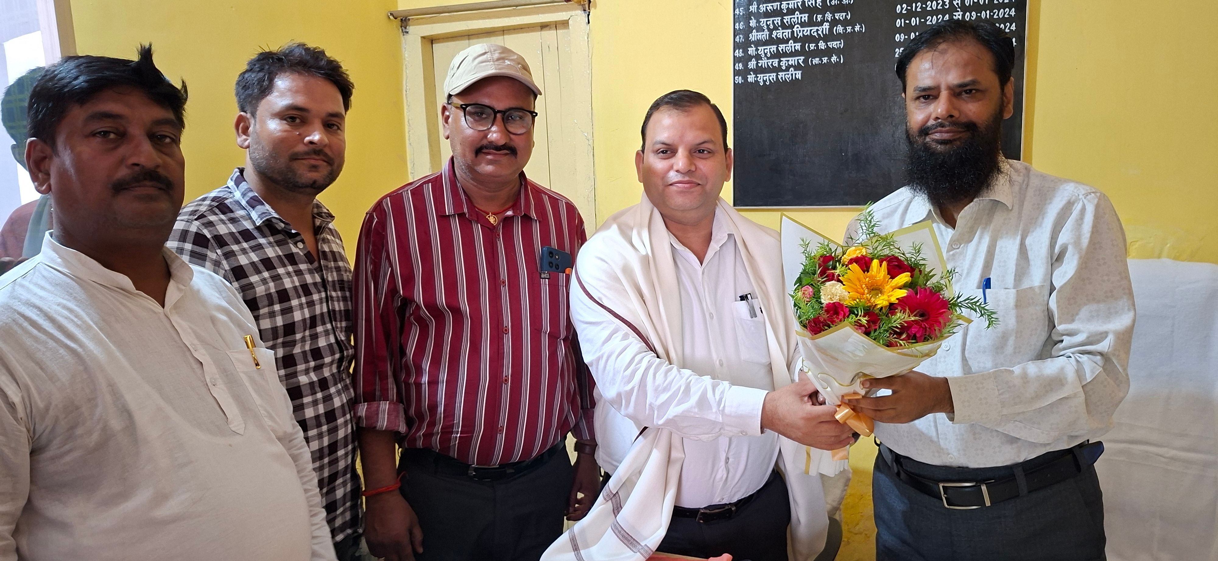 औरंगाबाद: ओबरा में नए प्रखंड विकास पदाधिकारी मनोज कुमार ने ग्रहण किया प्रभार, निवर्तमान बीडीओ विदा