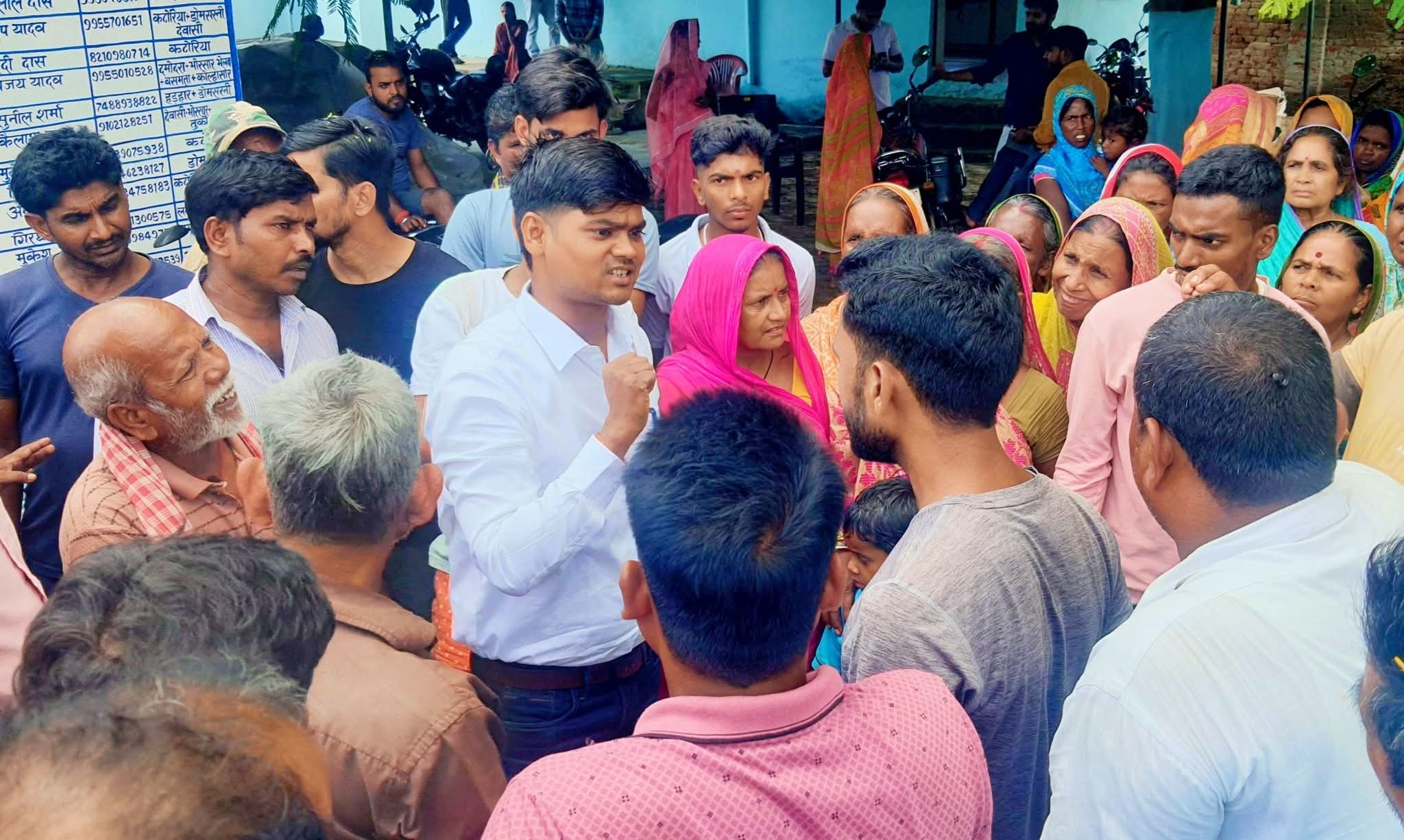 बिजली संकट से फूटा ग्रामीणों का गुस्सा, कटोरिया पावर सब-स्टेशन पर प्रदर्शन, जेई ने बहाल कराई आपूर्ति