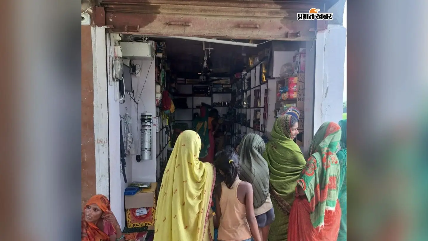 शटर तोड़ कपड़ा दुकान से 3.55 लाख की चोरी, सीसीटीवी में कैद हुए चोर